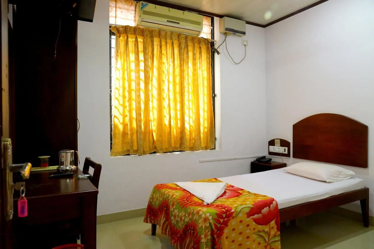 מלון Ambalapulai Ramanilayam Tourist Home