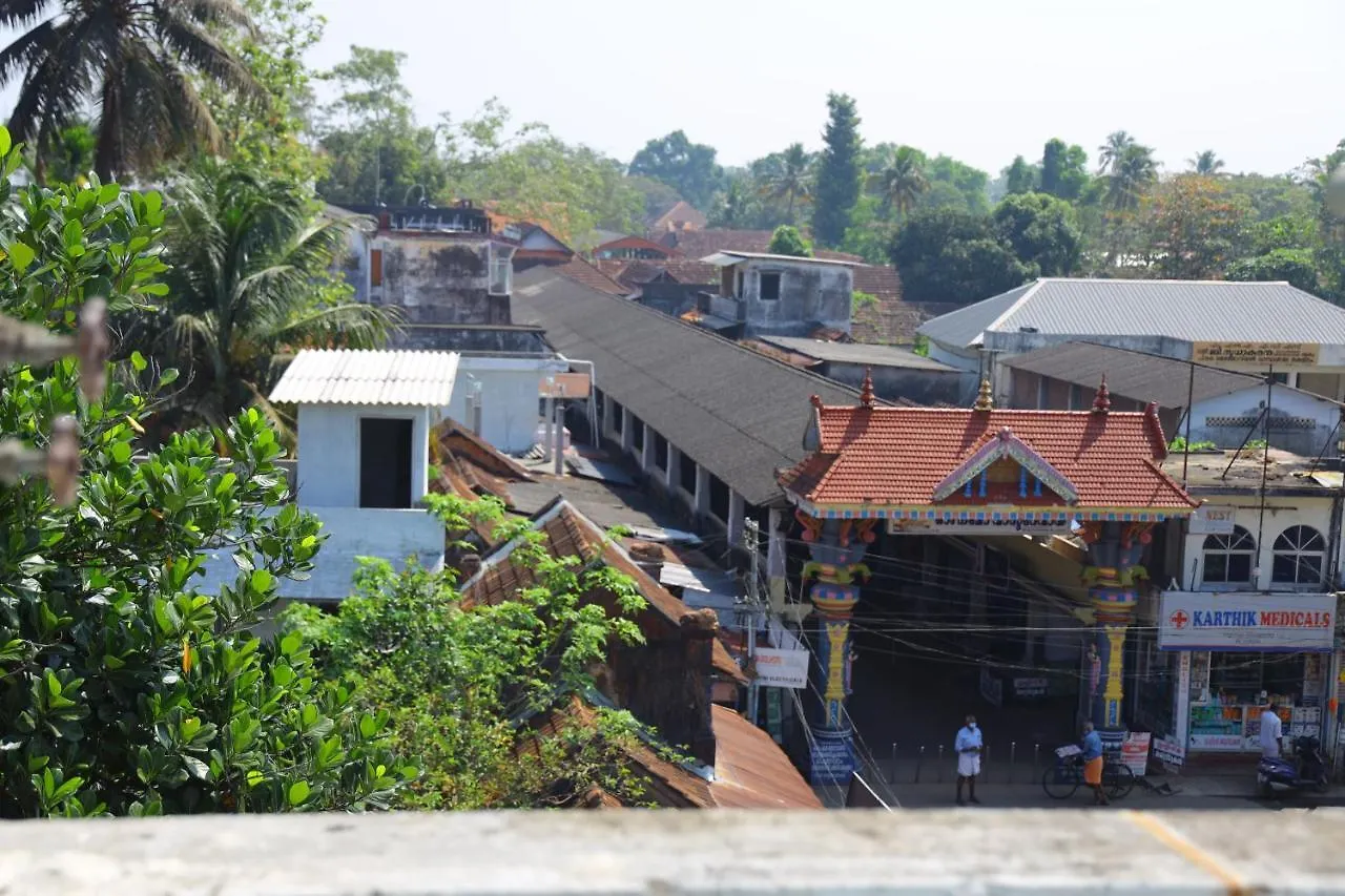 Ambalapulai Ramanilayam Tourist Home מלון